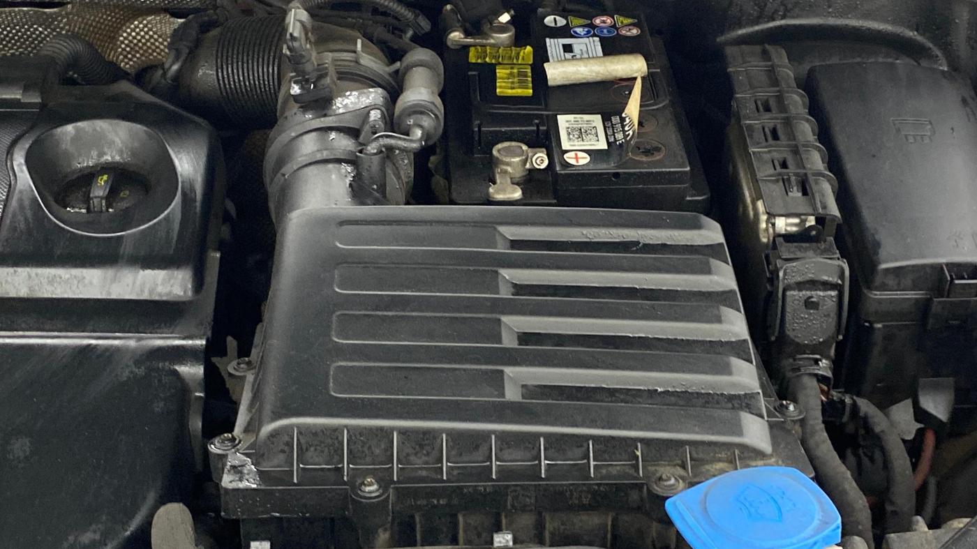 2017 Volkswagen TIGUAN HIGHLINE TDI AT, Diesel, Automatic, 1,05,693 km, Engine View - Left
