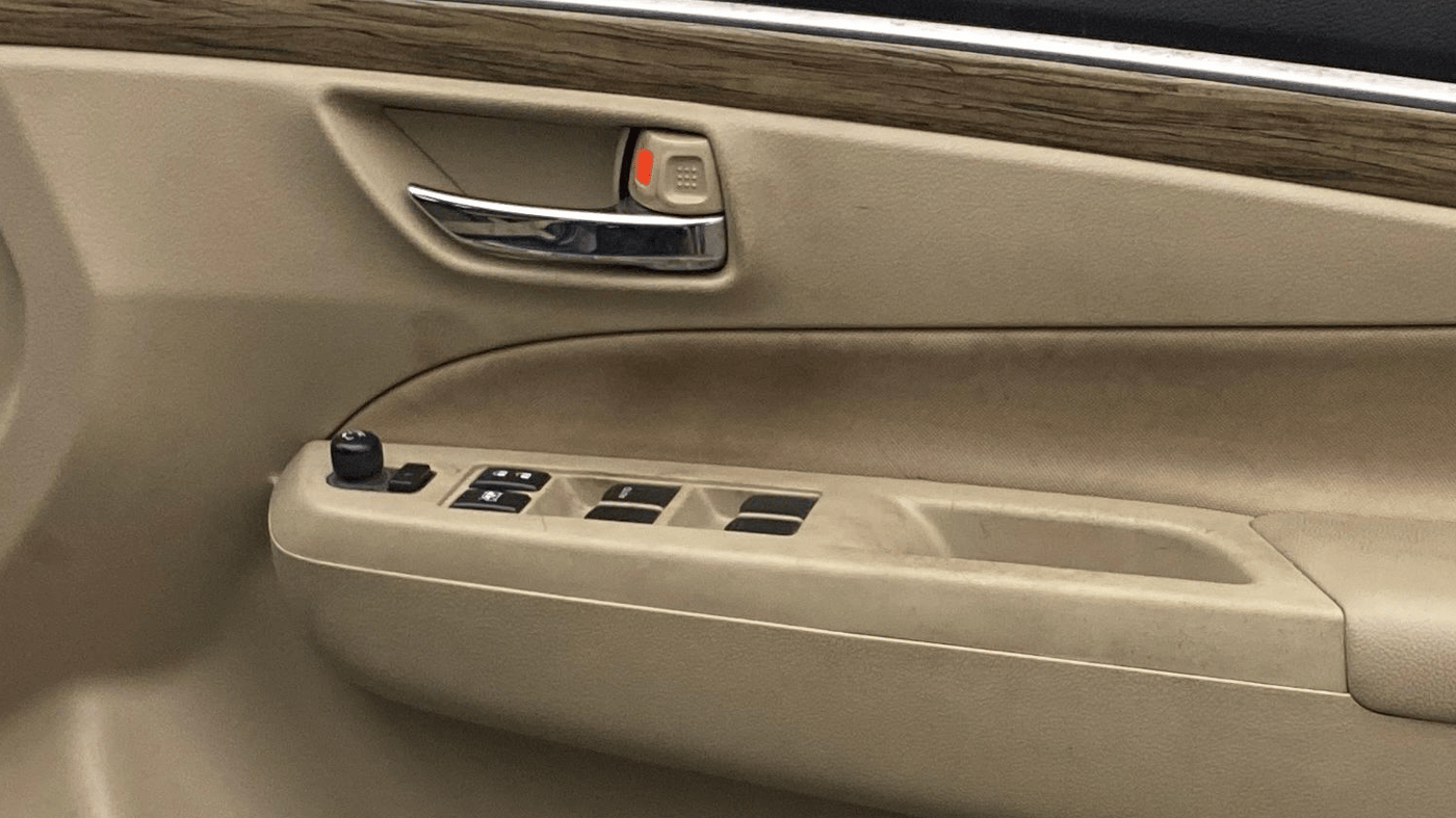 2022 Maruti Ciaz ZETA 1.5 SHVS MT PETROL, Petrol, Manual, 66,899 km, Driver Side Door Panels Control