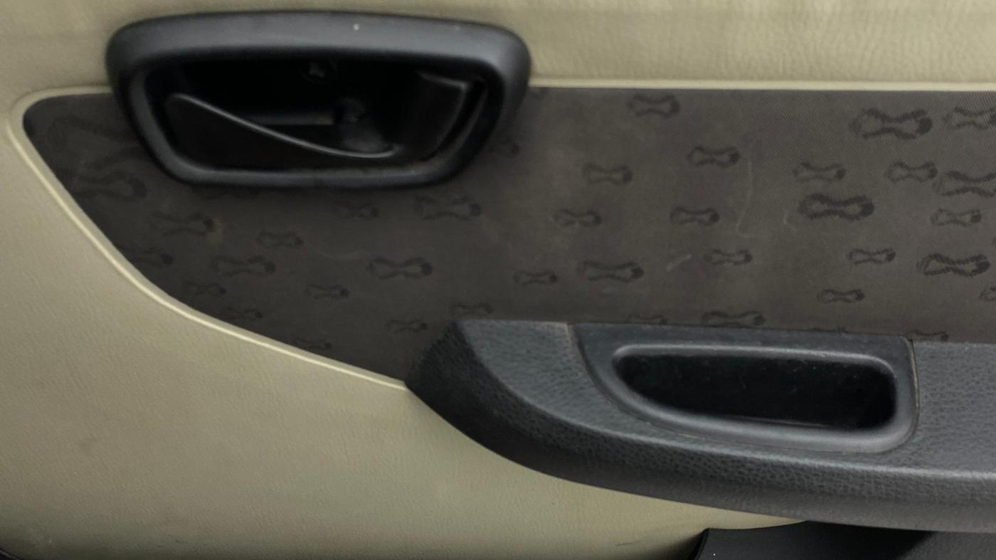2015 Tata Nano TWIST XTA, Petrol, Automatic, 31,184 km, Driver Side Door Panels Control