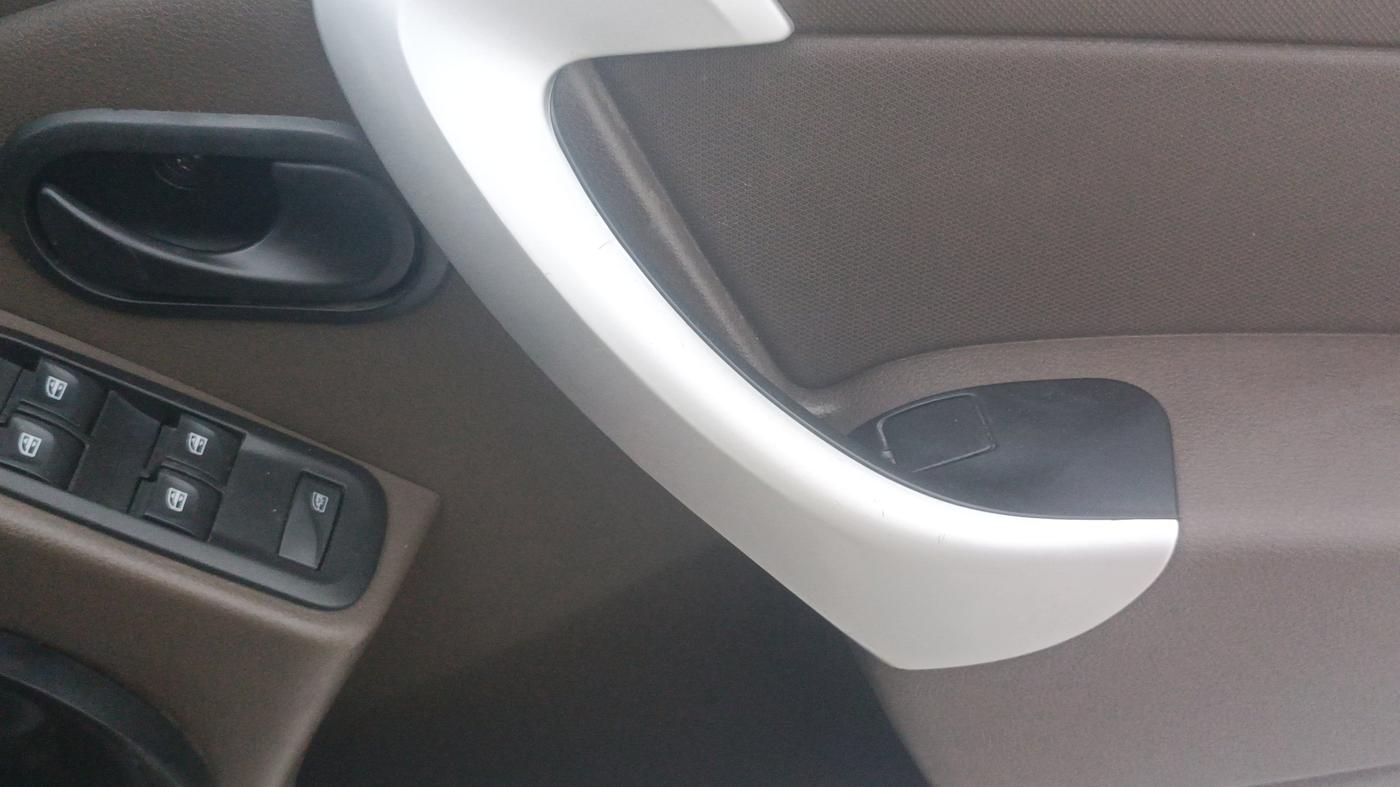 2018 Renault Duster RXE PETROL, Petrol, Manual, 71,432 km, Driver Side Door Panels Control
