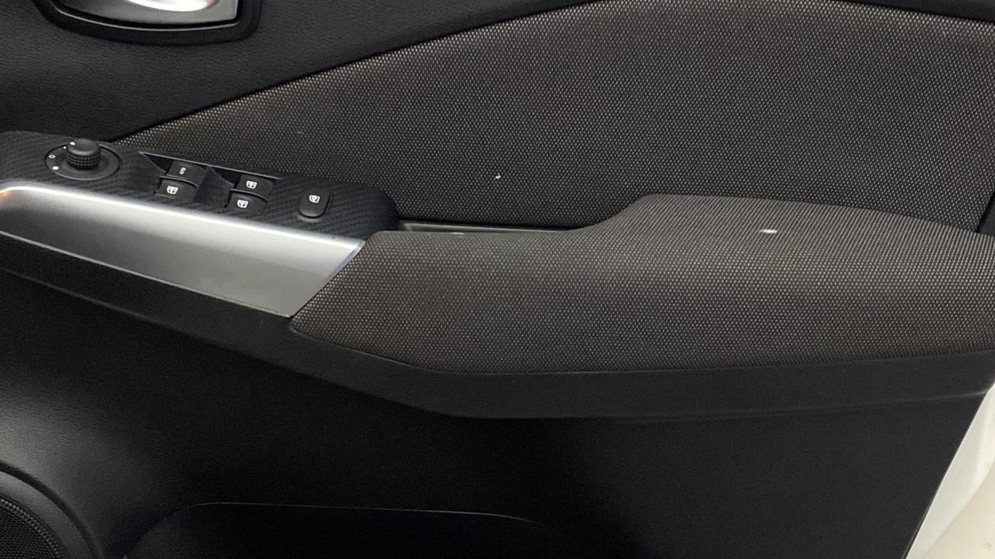 2020 Nissan Kicks XV TURBO 1.3, Petrol, Manual, 40,274 km, Driver Side Door Panels Control