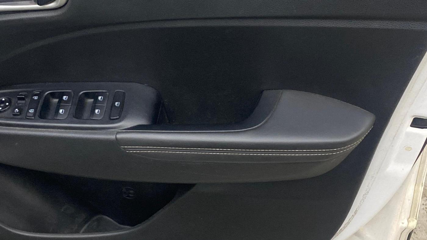 2019 Hyundai VENUE SX(O) 1.4 CRDI, Diesel, Manual, 74,895 km, Driver Side Door Panels Control