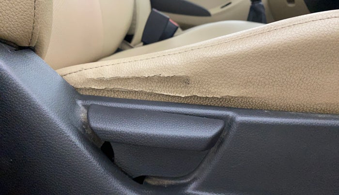 2017 Hyundai Eon ERA +, CNG, Manual, 49,982 km, Driver Side Adjustment Panel