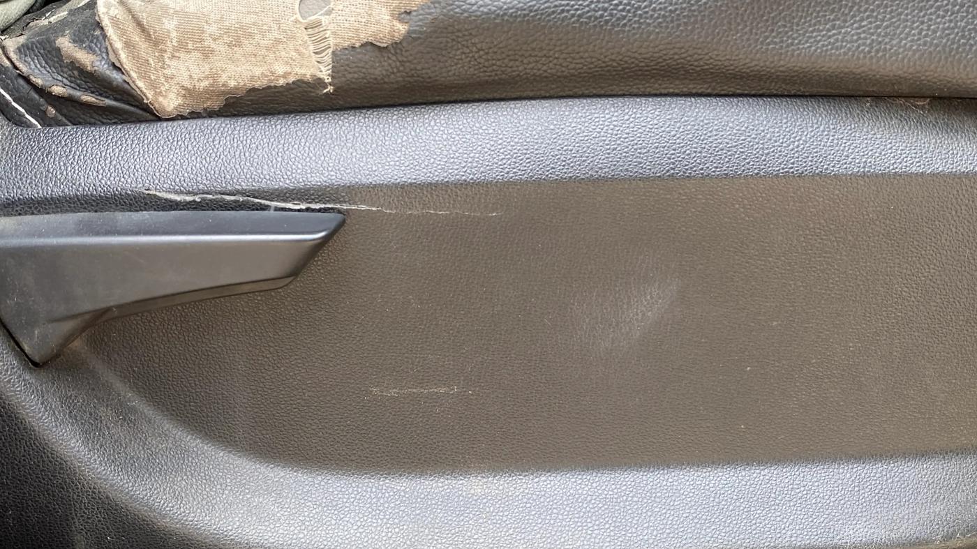 2017 Mahindra Kuv100 K4 6 STR, Petrol, Manual, 42,250 km, Driver Side Adjustment Panel