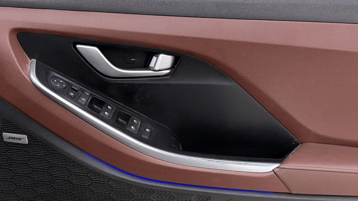 2023 Hyundai ALCAZAR 1.5 SIGNATURE (O) TURBO DCT 7, Petrol, Automatic, 59,311 km, Driver Side Door Panels Control