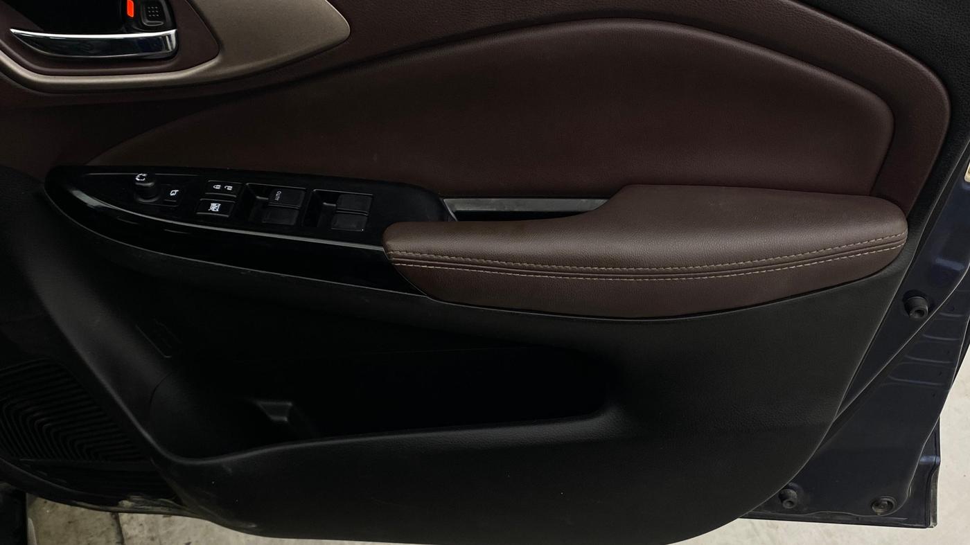 2023 Maruti FRONX ALPHA 1.0L TURBO 6 AT, Petrol, Automatic, 22,643 km, Driver Side Door Panels Control