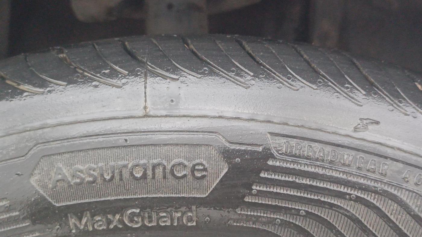 2018 Tata NEXON XZ PLUS DIESEL, Diesel, Manual, 1,08,660 km, Right Front Tyre Tread