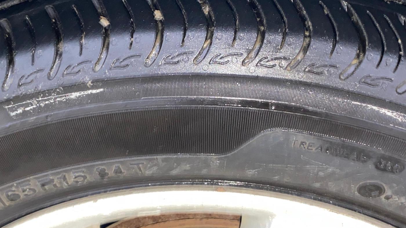 2016 Nissan Micra XV CVT, Petrol, Automatic, 1,06,211 km, Right Front Tyre Tread