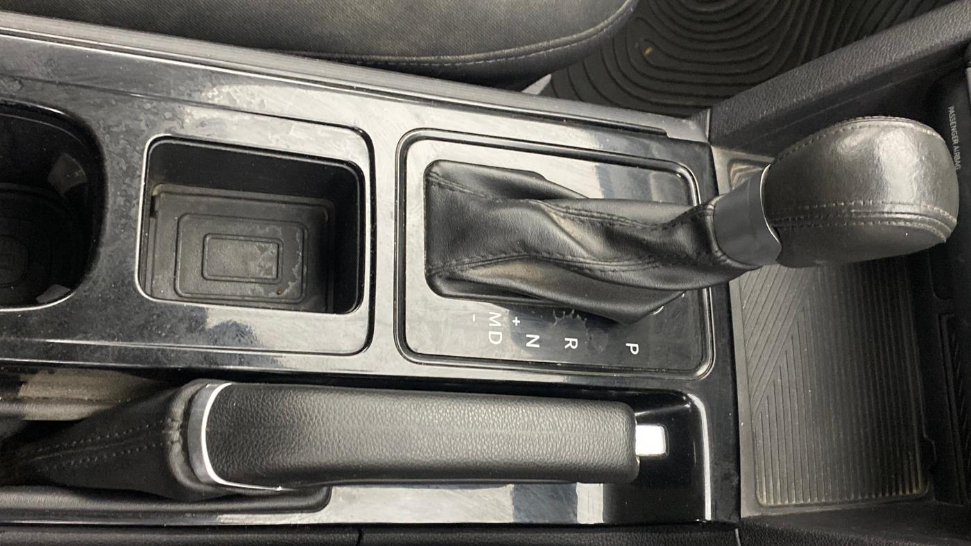 2023 Mahindra XUV700 AX 5 P AT 5 STR, Petrol, Automatic, 37,922 km, Gear Lever
