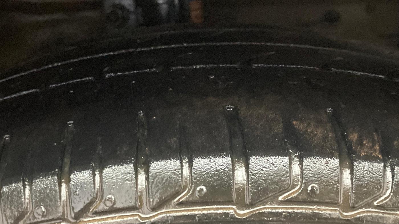 2015 Maruti Ciaz ZXI AT, Petrol, Automatic, 1,26,751 km, Right Front Tyre Tread