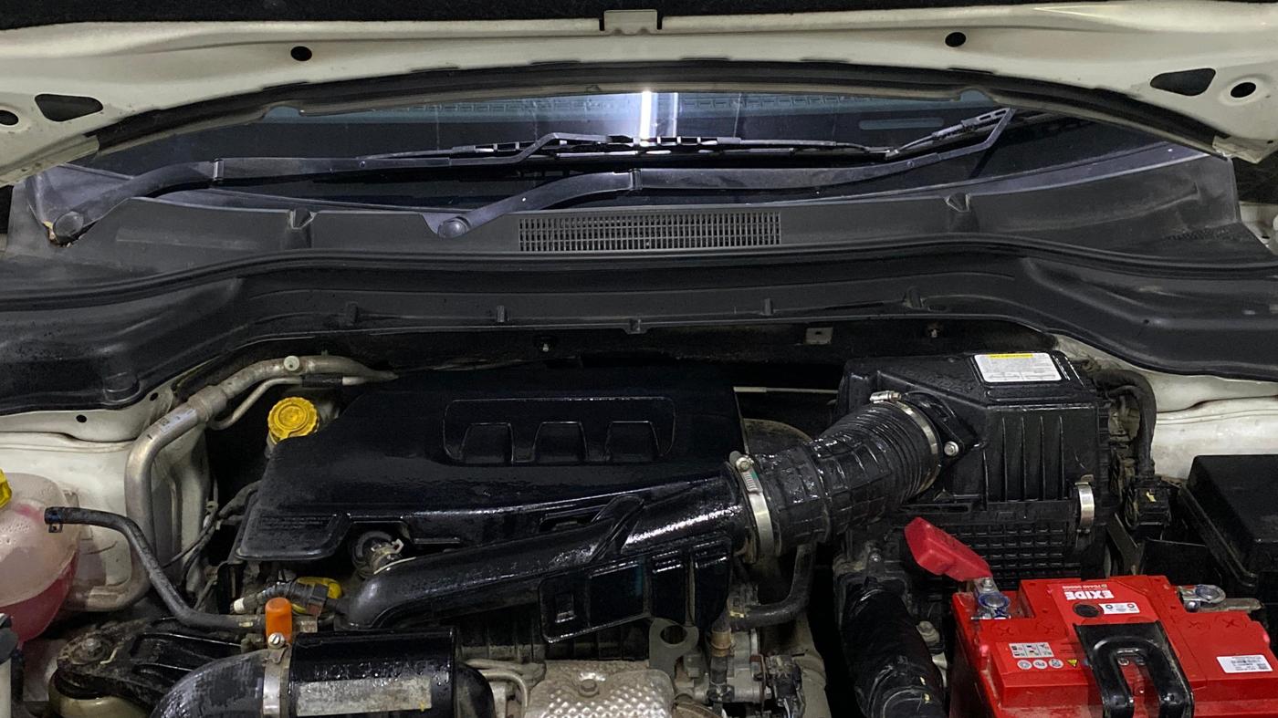 2021 Mahindra XUV300 W8 (O) 1.2 PETROL, Petrol, Manual, 44,993 km, Engine View