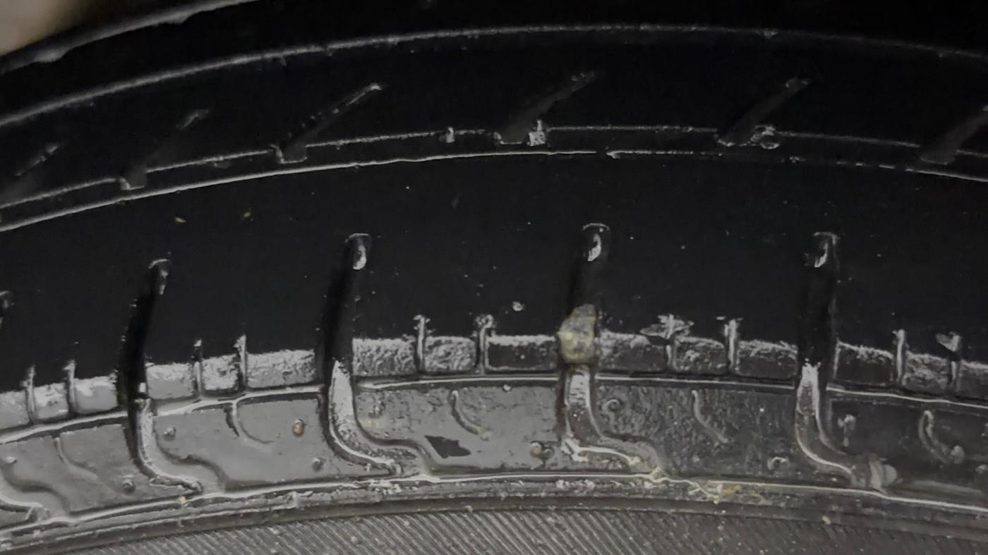 2017 Renault Kwid RXL, Petrol, Manual, 43,512 km, Left Rear Tyre Tread
