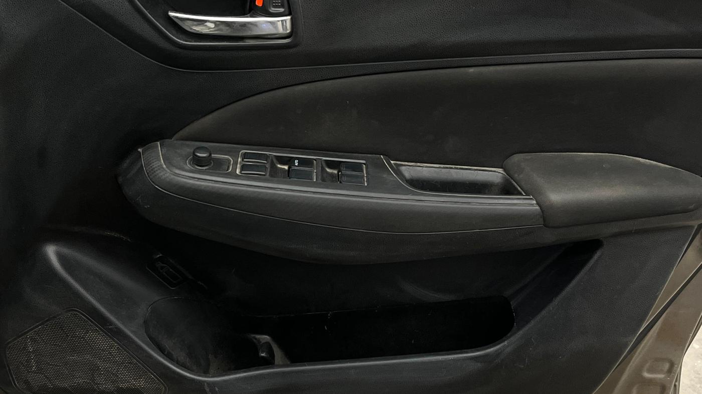 2018 Maruti Swift VXI, Petrol, Manual, 49,071 km, Driver Side Door Panels Control