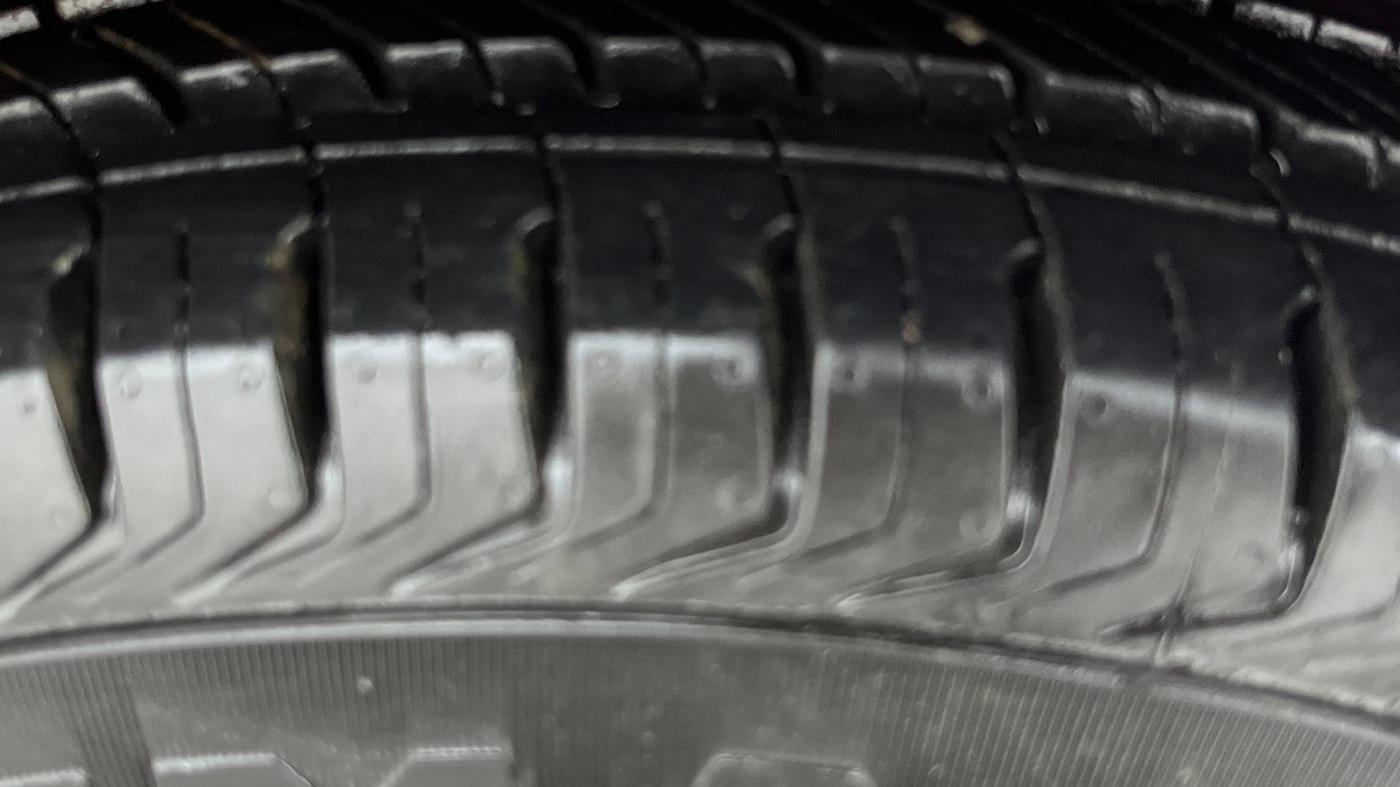 2013 Hyundai i10 MAGNA 1.2, Petrol, Manual, 24,278 km, Right Front Tyre Tread