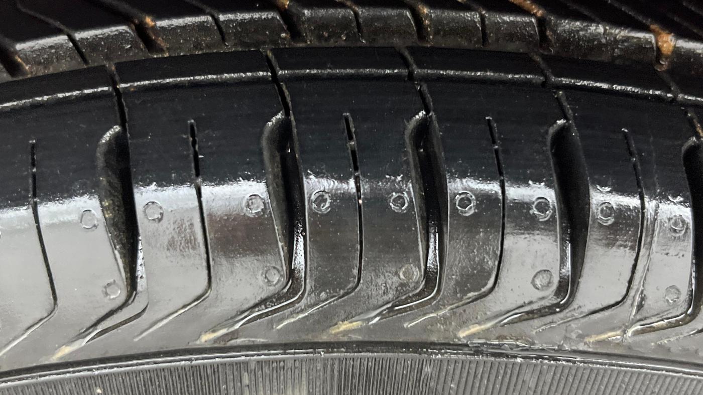 2013 Hyundai i10 MAGNA 1.2, Petrol, Manual, 24,278 km, Left Front Tyre Tread