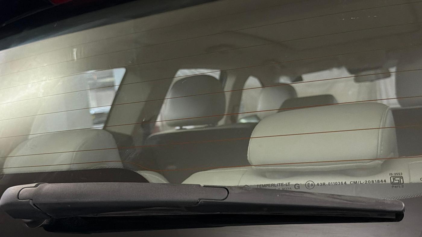2023 Mahindra XUV700 AX 7 LUXURY P AT 7 STR, Petrol, Automatic, 38,035 km, Rear Wiper