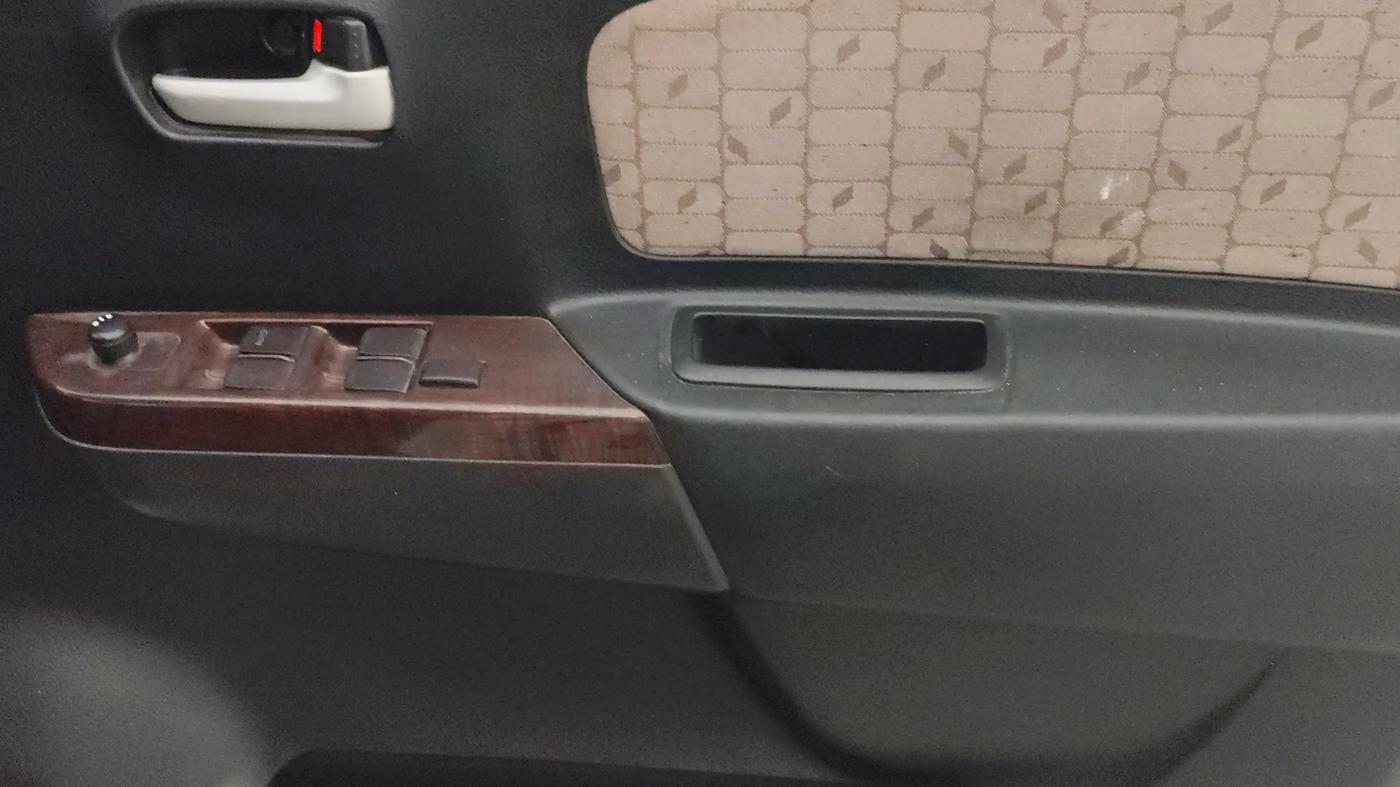 2014 Maruti Wagon R 1.0 VXI, Petrol, Manual, 1,20,761 km, Driver Side Door Panels Control