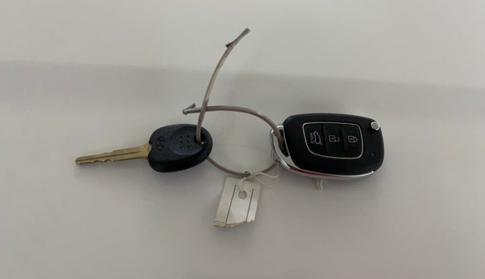 2021 Hyundai VENUE S+ 1.2, Petrol, Manual, 45,320 km, Key Close Up