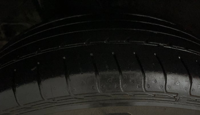 2021 Hyundai VENUE S+ 1.2, Petrol, Manual, 45,320 km, Right Rear Tyre Tread