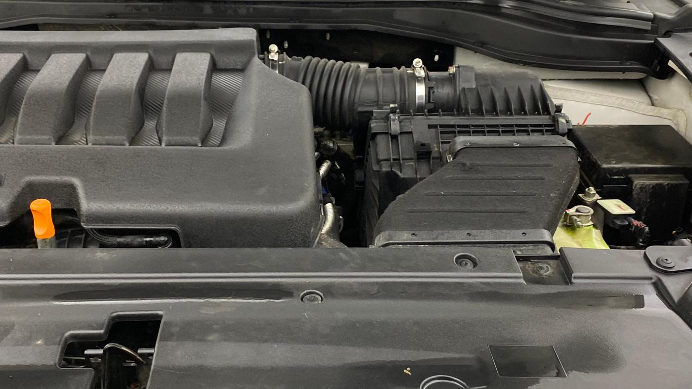 2023 Mahindra XUV700 AX 7 LUXURY P AT 7 STR, Petrol, Automatic, 63,989 km, Engine View - Left