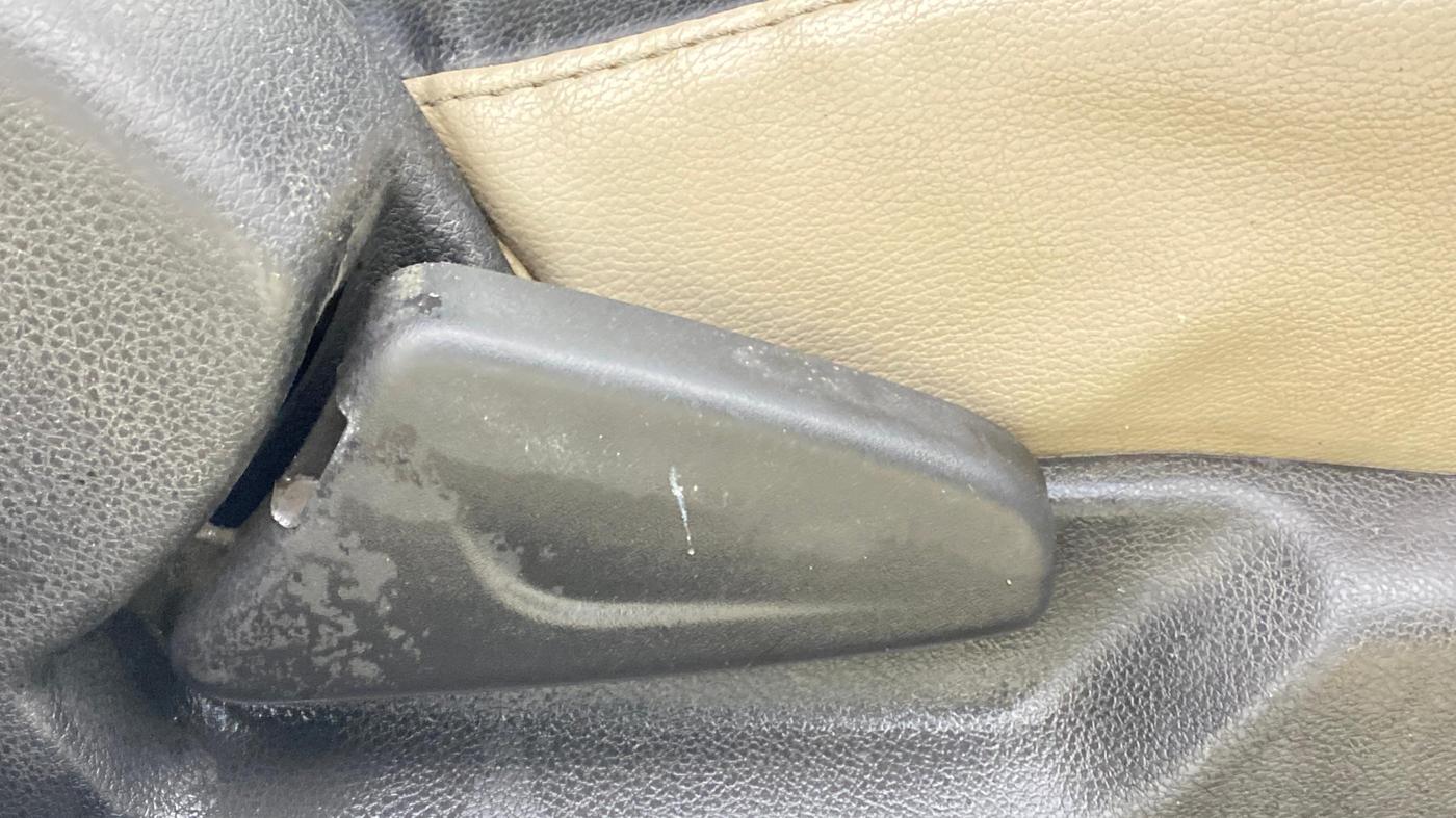 2017 Renault Kwid RXT 0.8, Petrol, Manual, 1,00,481 km, Driver Side Adjustment Panel