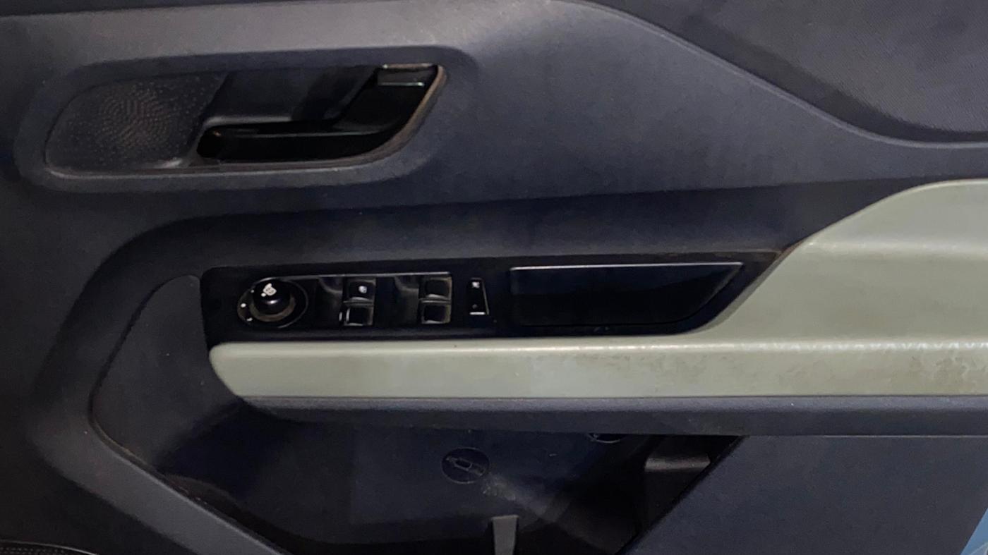 2022 Tata PUNCH ADVENTURE MT, Petrol, Manual, 60,468 km, Driver Side Door Panels Control