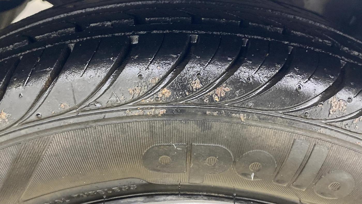 2016 Hyundai Eon SPORTZ, Petrol, Manual, 15,698 km, Left Rear Tyre Tread