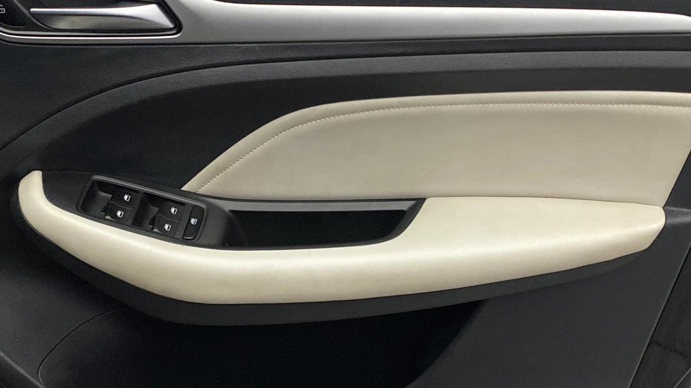 2022 MG ASTOR SUPER EX 1.5 MT, Petrol, Manual, 54,089 km, Driver Side Door Panels Control
