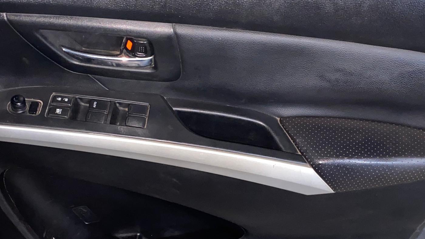2016 Maruti S Cross ALPHA 1.3, Diesel, Manual, 76,018 km, Driver Side Door Panels Control