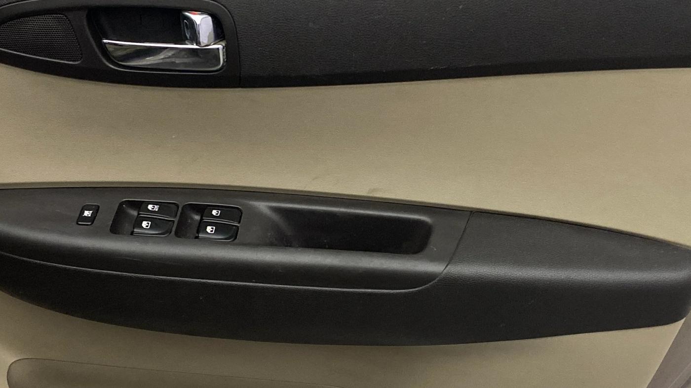 2013 Hyundai i20 MAGNA 1.2, Petrol, Manual, 29,754 km, Driver Side Door Panels Control