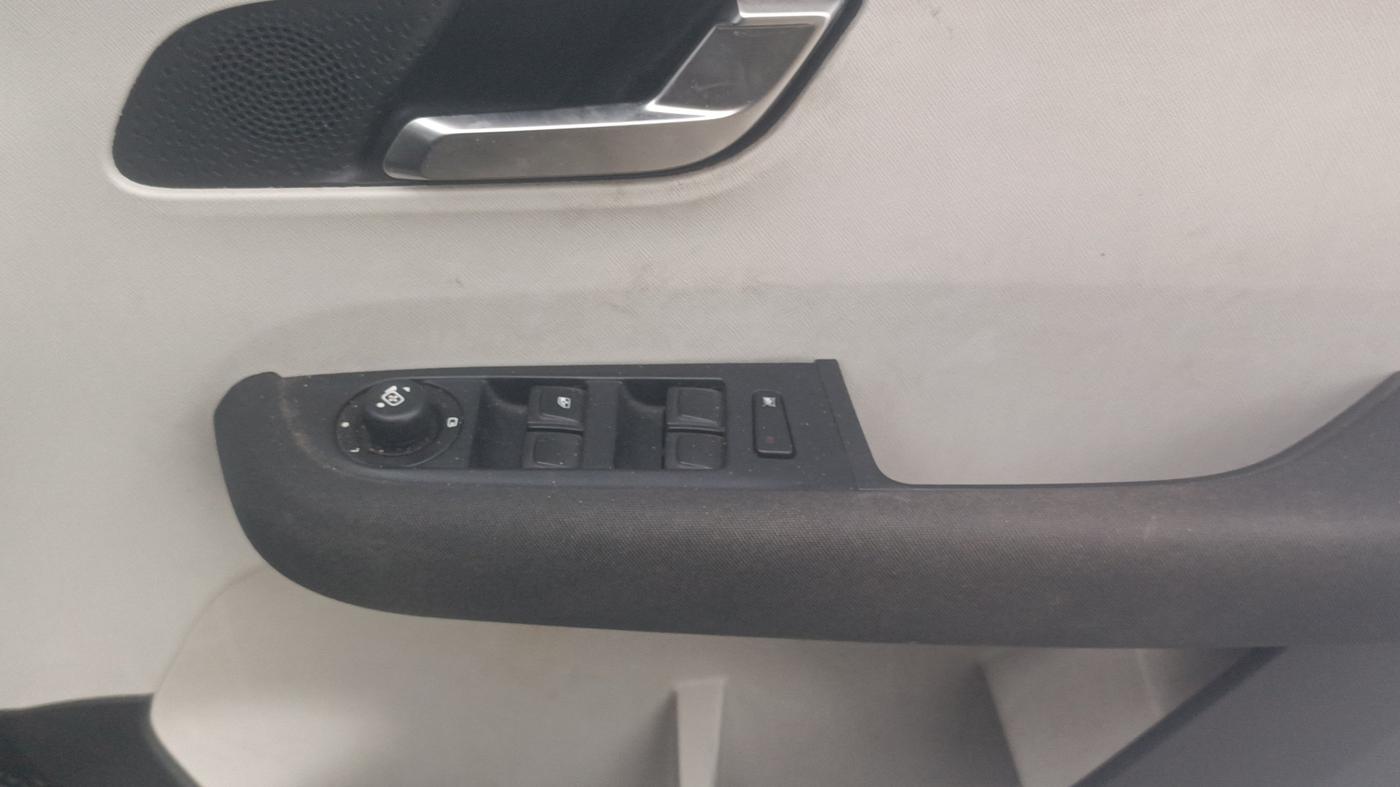 2021 Tata ALTROZ XZ PLUS DIESEL, Diesel, Manual, 45,025 km, Driver Side Door Panels Control