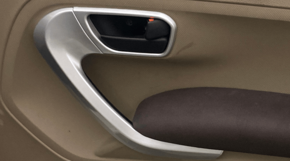 2017 Mahindra TUV300 T8, Diesel, Manual, 71,150 km, Driver Side Door Panels Control
