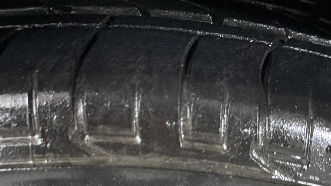 2023 Mahindra XUV300 W8 1.2 PETROL, Petrol, Manual, 29,060 km, Right Front Tyre Tread
