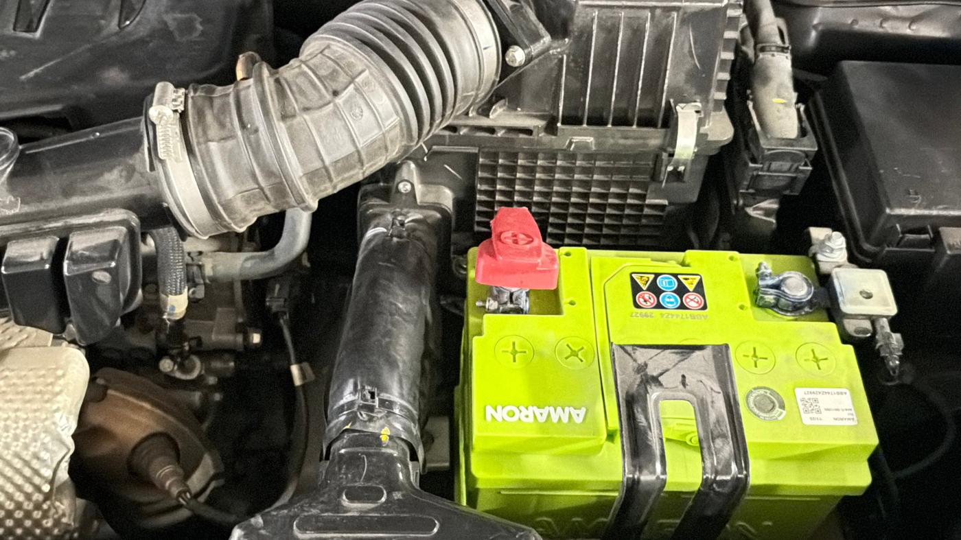 2023 Mahindra XUV300 W8 1.2 PETROL, Petrol, Manual, 29,060 km, Engine View - Left