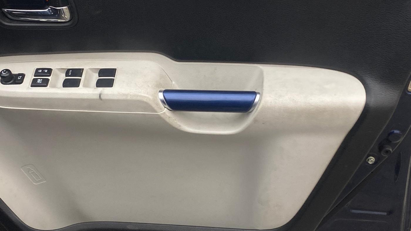 2023 Maruti IGNIS ALPHA 1.2, Petrol, Manual, 17,867 km, Driver Side Door Panels Control