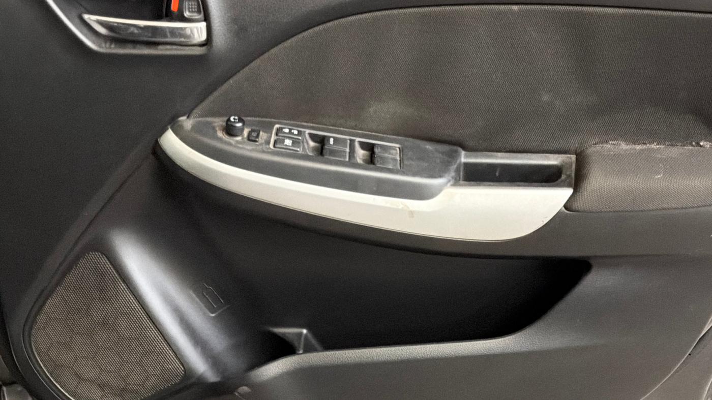 2017 Maruti Baleno DELTA PETROL 1.2, Petrol, Manual, 65,920 km, Driver Side Door Panels Control