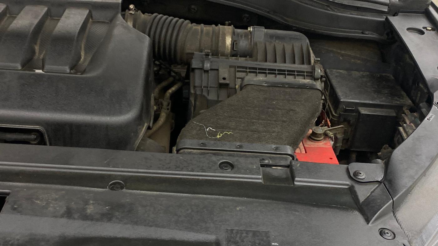 2021 Mahindra XUV700 AX 7 LUXURY P AT 7 STR, Petrol, Automatic, 1,01,825 km, Engine View - Left