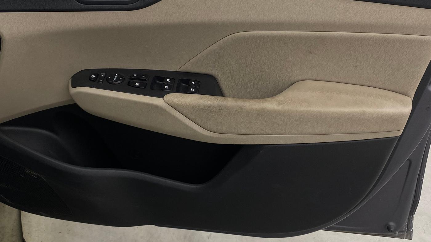 2019 Hyundai Verna 1.6 SX (O) CRDI MT, Diesel, Manual, 1,43,547 km, Driver Side Door Panels Control