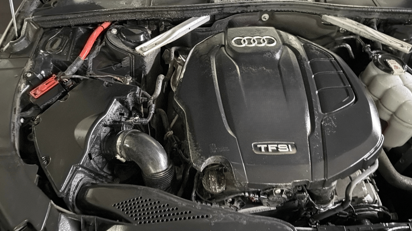 2022 Audi A4 40 TFSI  PREMIUM PLUS, Petrol, Automatic, 42,960 km, Engine View - Right