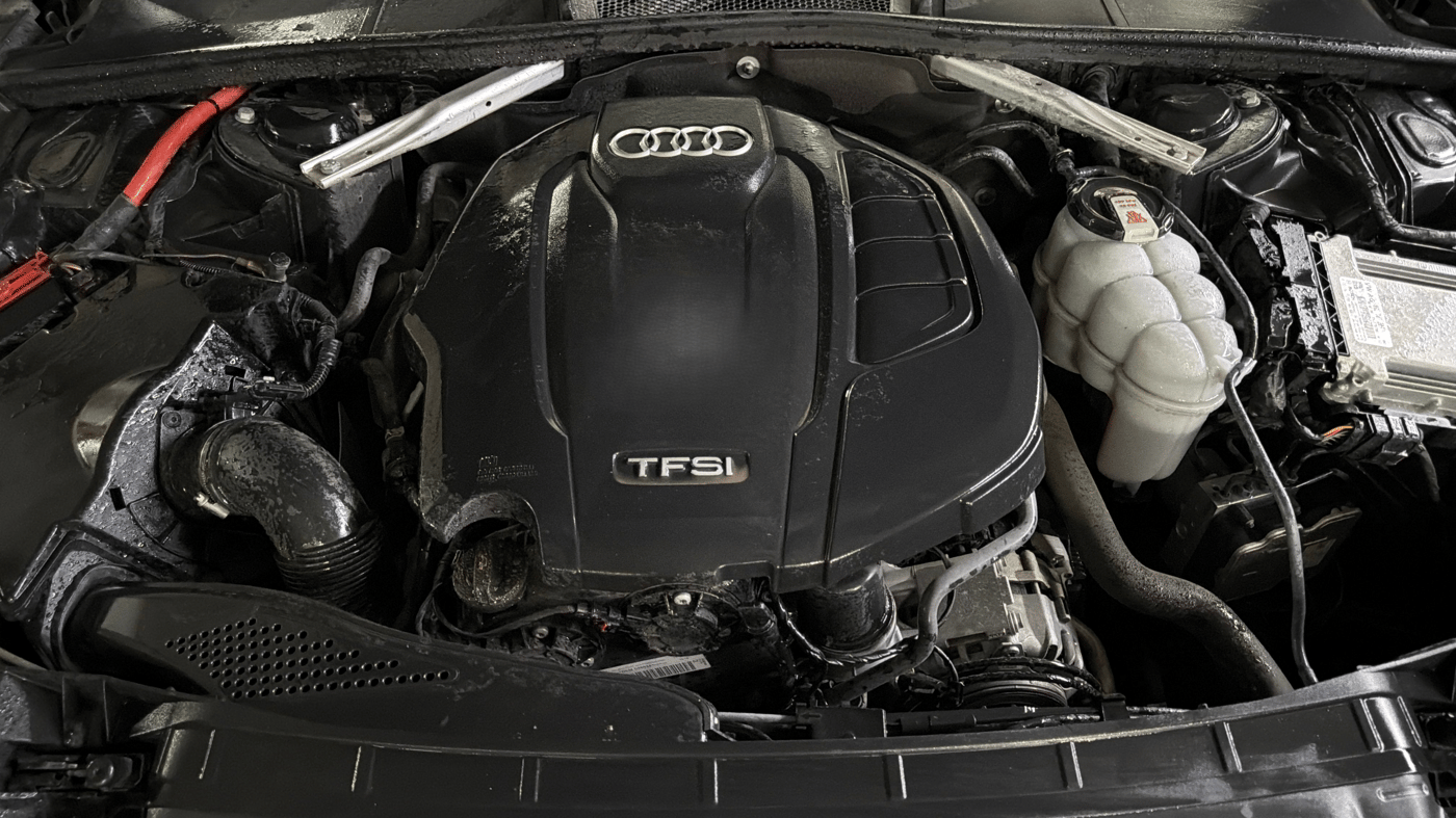 2022 Audi A4 40 TFSI  PREMIUM PLUS, Petrol, Automatic, 42,960 km, Engine View