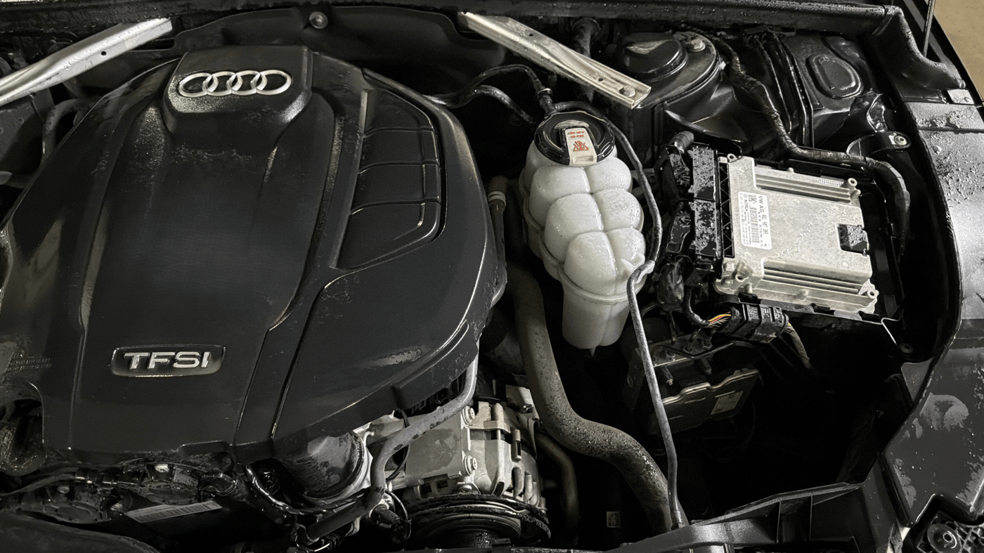 2022 Audi A4 40 TFSI  PREMIUM PLUS, Petrol, Automatic, 42,960 km, Engine View - Left