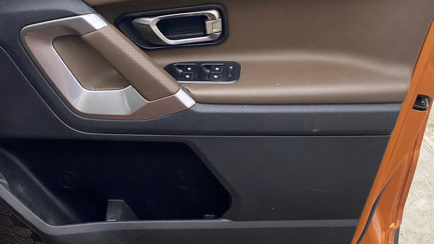 2019 Tata Harrier XZ 2.0L, Diesel, Manual, 1,14,406 km, Driver Side Door Panels Control