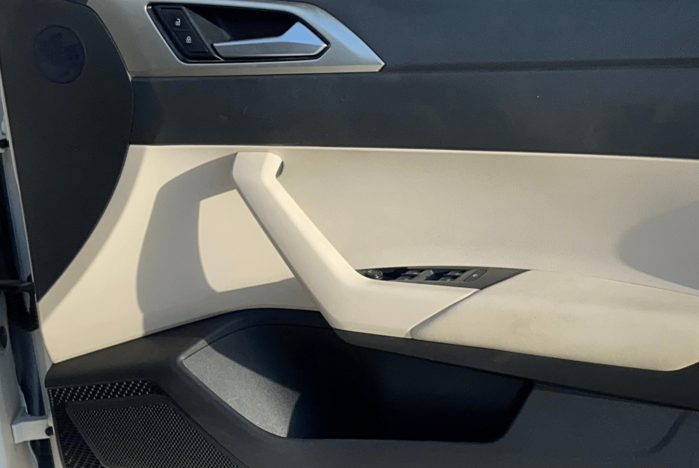2022 Volkswagen VIRTUS TOPLINE TSI 1.0 AT, Petrol, Automatic, 50,044 km, Driver Side Door Panels Control