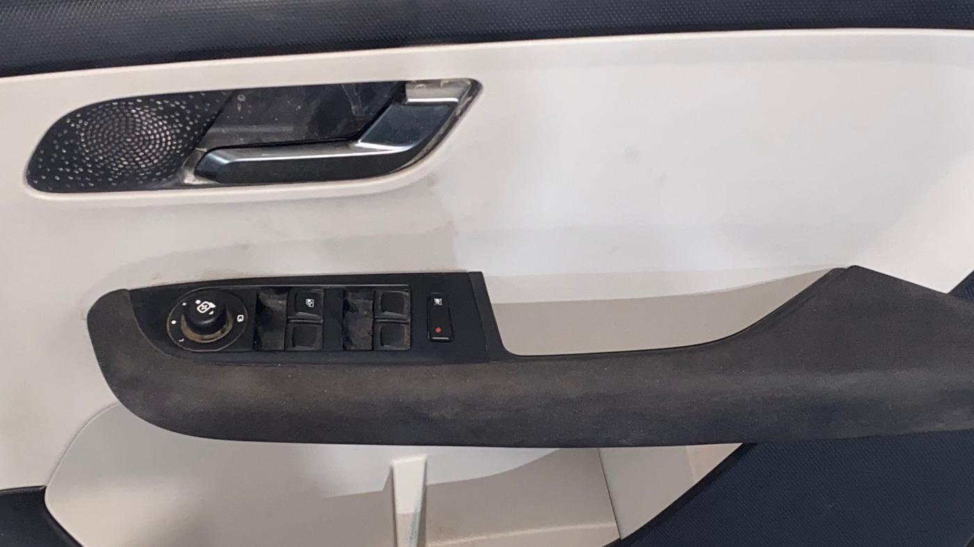 2021 Tata ALTROZ XZ PETROL, Petrol, Manual, 25,339 km, Driver Side Door Panels Control