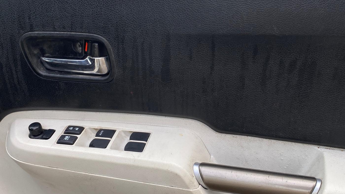 2018 Maruti IGNIS ZETA 1.2, Petrol, Manual, 1,02,773 km, Driver Side Door Panels Control