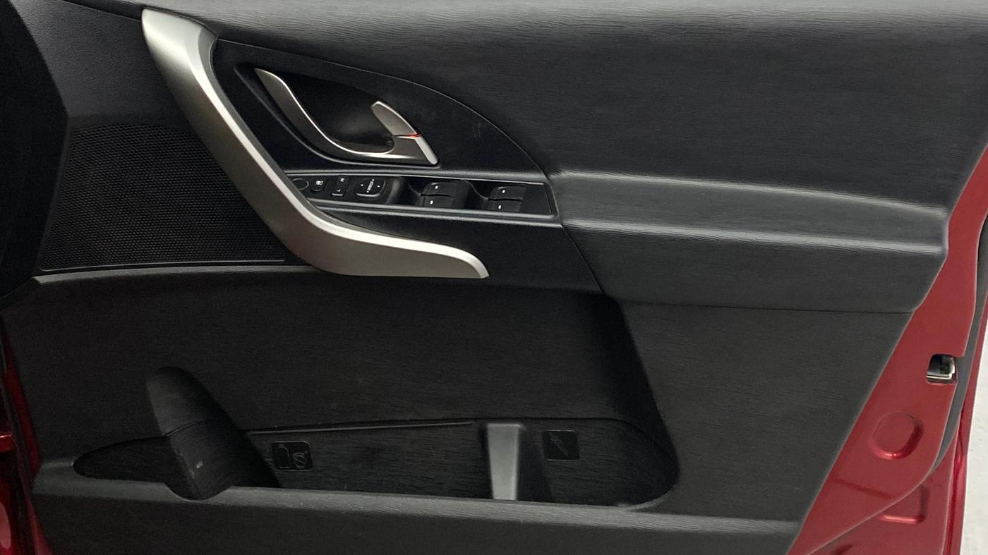 2019 Mahindra XUV500 W7, Diesel, Manual, 45,881 km, Driver Side Door Panels Control