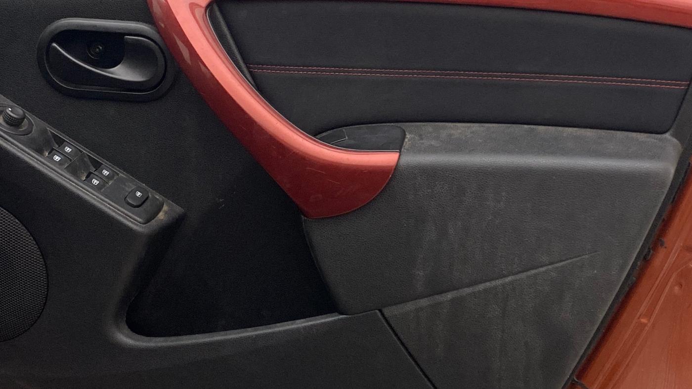 2018 Renault Duster RXS CVT, Petrol, Automatic, 1,41,126 km, Driver Side Door Panels Control