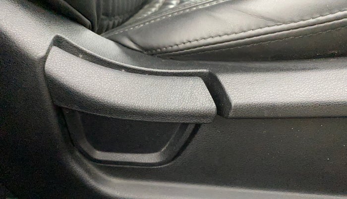 2023 Hyundai NEW I20 MAGNA 1.2 MT, Petrol, Manual, 29,339 km, Driver Side Adjustment Panel