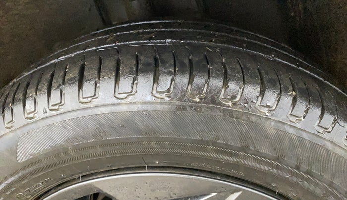 2023 Hyundai NEW I20 MAGNA 1.2 MT, Petrol, Manual, 29,339 km, Right Front Tyre Tread