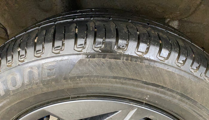 2023 Hyundai NEW I20 MAGNA 1.2 MT, Petrol, Manual, 29,339 km, Right Rear Tyre Tread